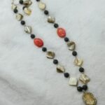 Mother of pearl and agate necklace