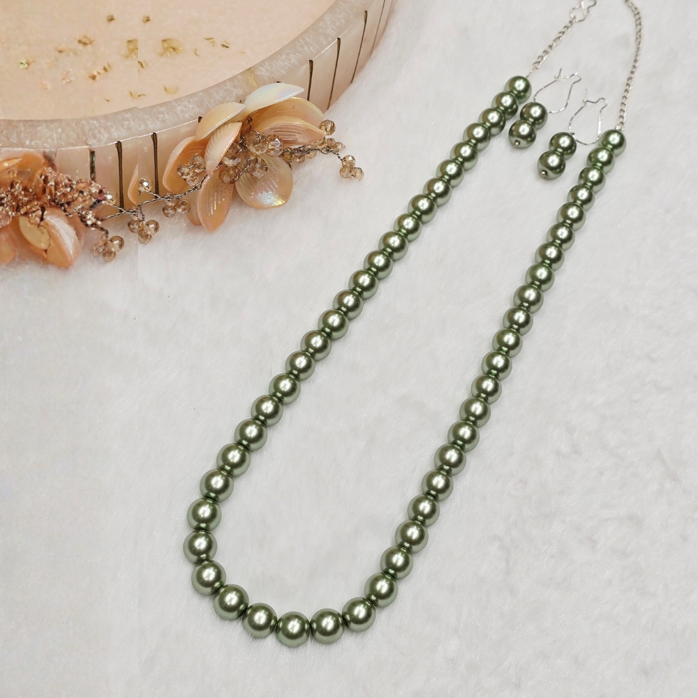 2-34.jpg Metallic Green Pearl Necklace - Image 1