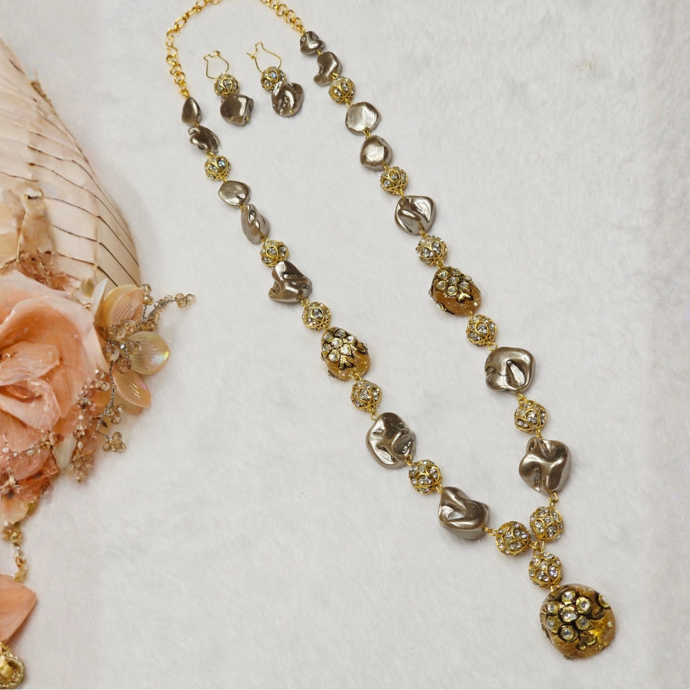 4-6-1.jpg Mother Of Pearl Necklace - Image 1